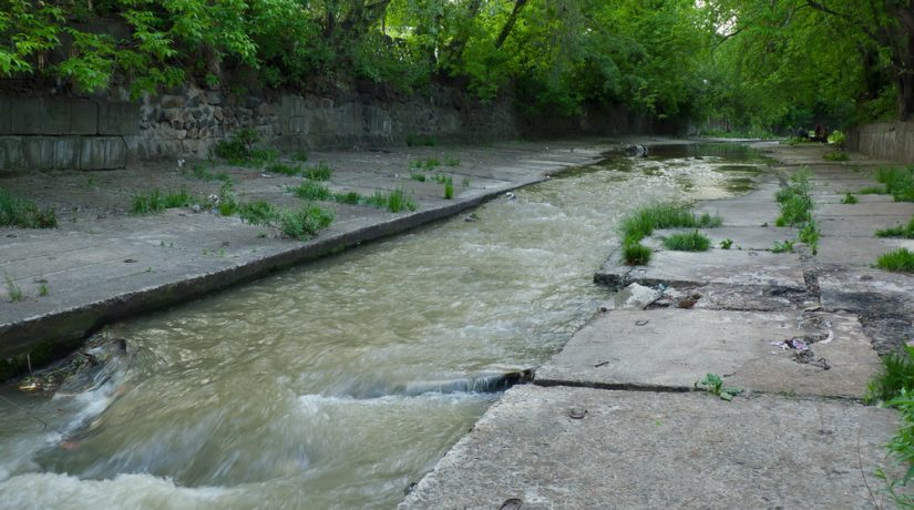 В Киеве расчистили свалку вокруг реки Лыбедь