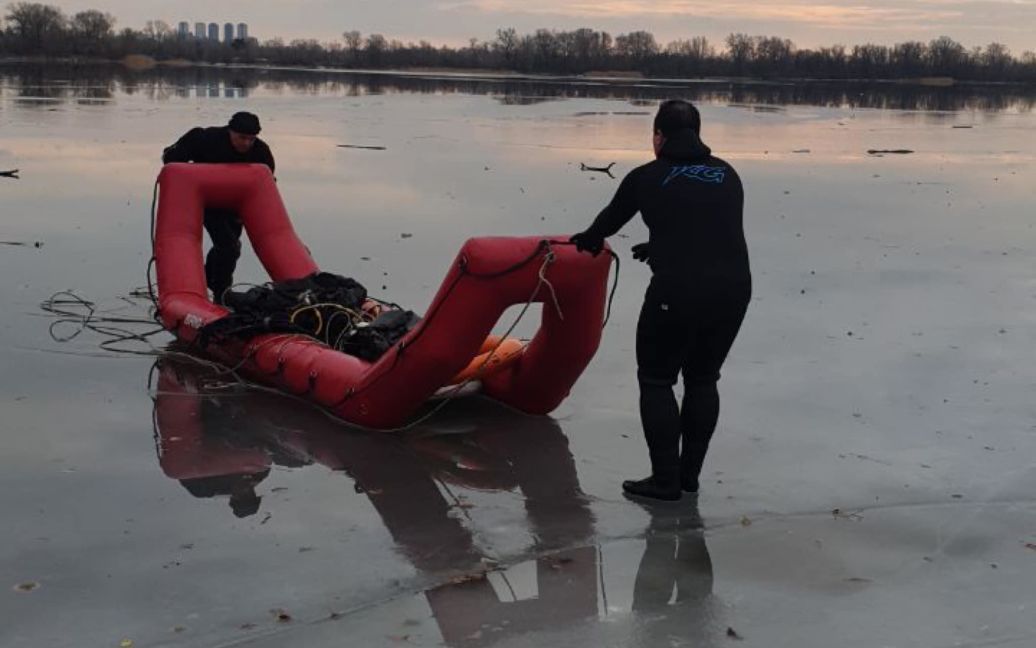 В Оболонском районе Киева человек провалился под лед и погиб