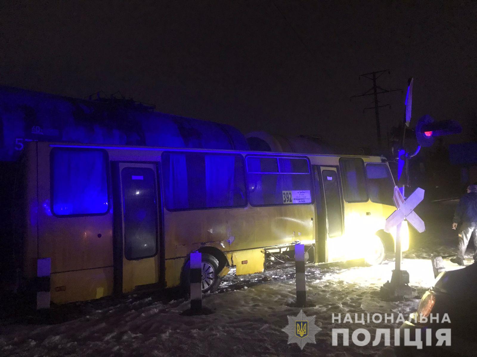 В Киевской области столкнулись поезд и пассажирский автобус (видео)