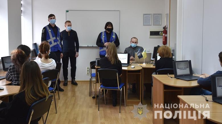 Киевские полицейские рассказали, как избежать кибербуллинга