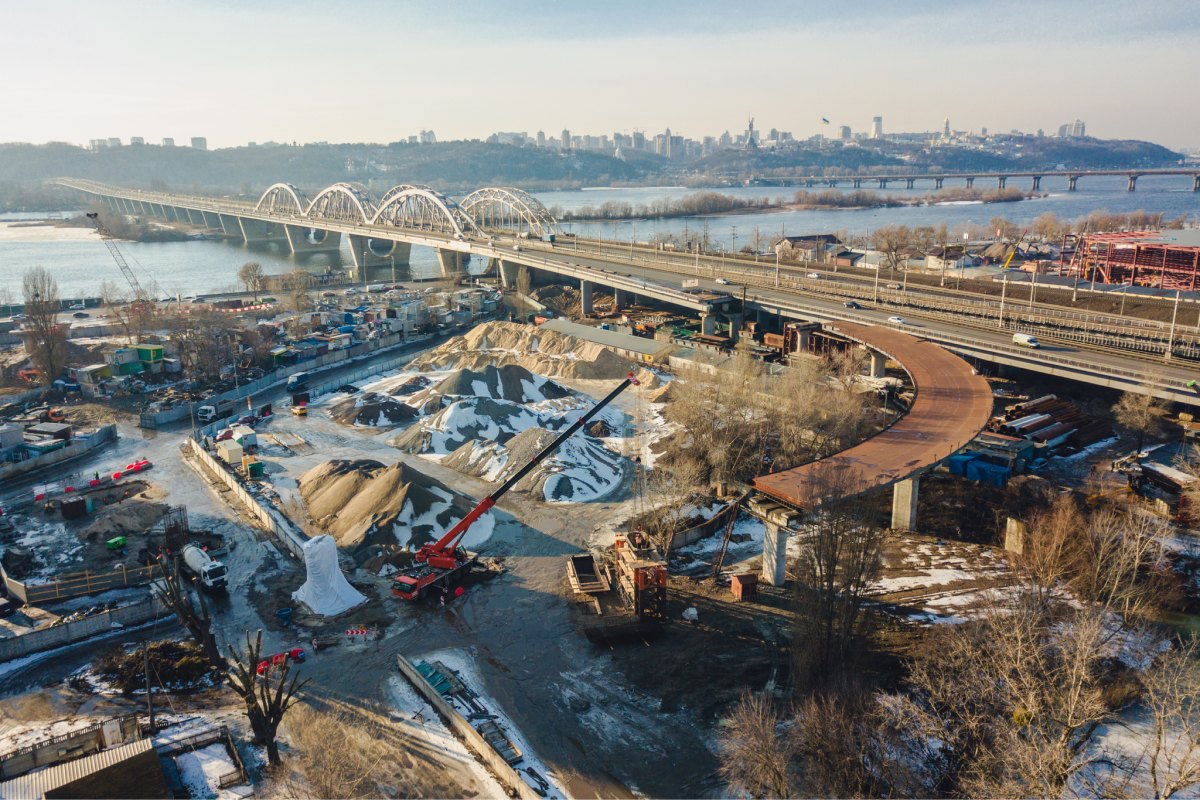 В Киеве продолжается строительство Дарницкого и Подольского мостов (фото)