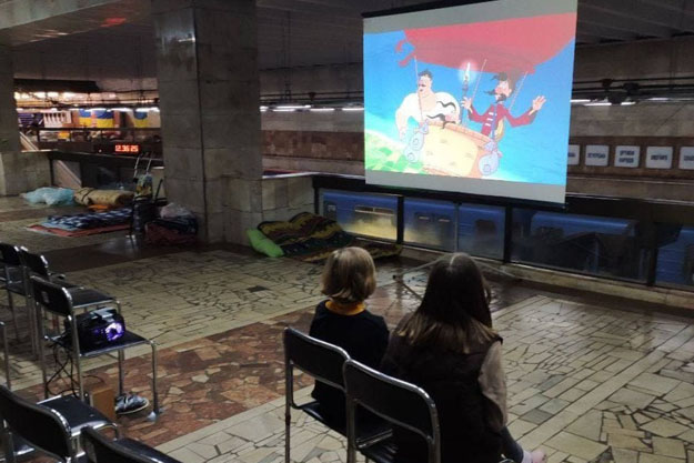 На станциях метро - бомбоубежищах будут организованы кинопоказы
