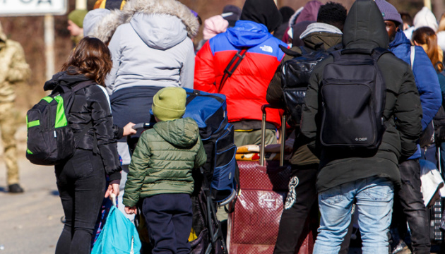 Киевские власти помогли эвакуировать в страны Европы 5,5 тысячи человек