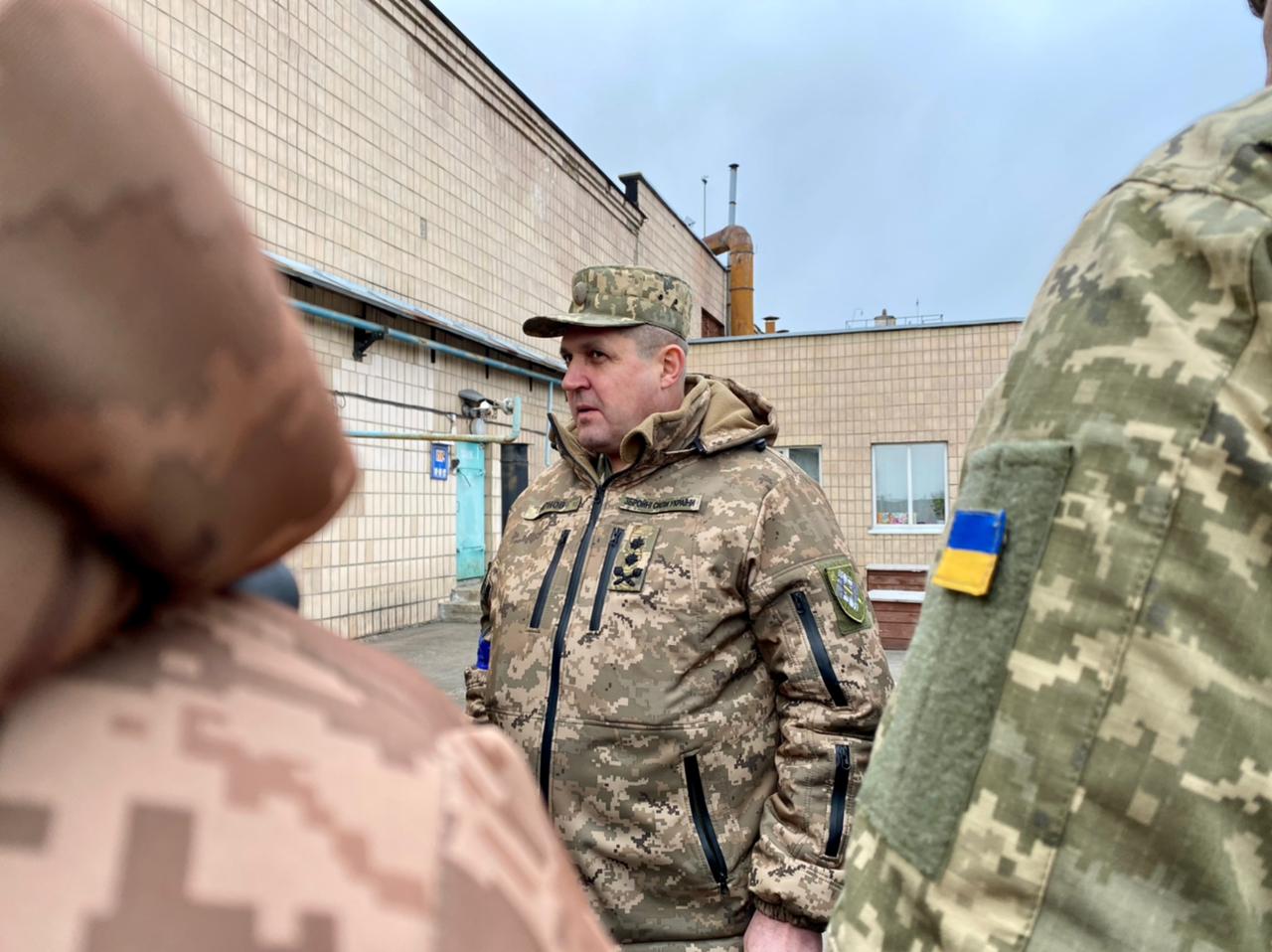 Вокруг Киева и в столице создана большая группировка войск, построена система оборонительных рубежей - генерал-майор Жирнов