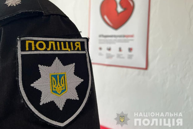Киевские полицейские сдали кровь для раненых 