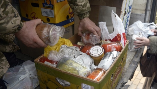 Киевляне получили 47 тысяч продуктовых наборов первой необходимости и 42 тысяч горячих обедов от гуманитарного штаба