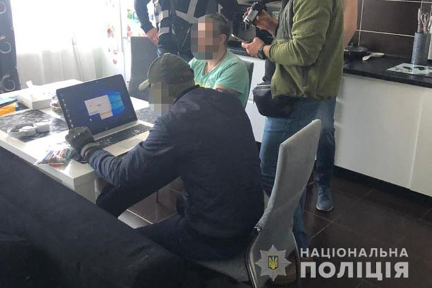 Киевские полицейские задержали двух подозреваемых в коллаборационистской деятельности
