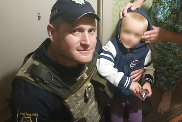 Полицейские Киевской области вернули домой заблудившегося 4-летнего мальчика