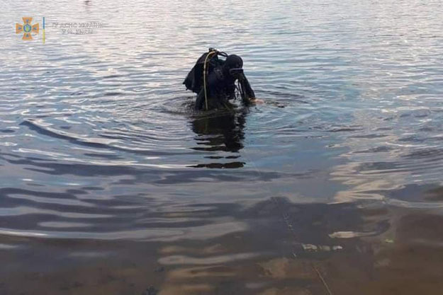 В Днепровском районе Киева из озера "Тельбин" извлекли тело человека
