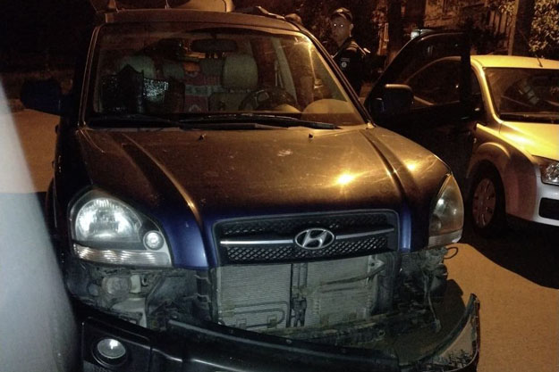 В Киеве нетрезвый водитель совершил ДТП. При осмотре у правонарушителя изъяли гранату
