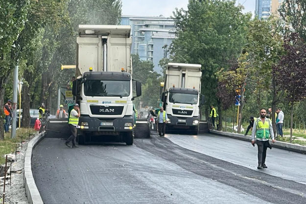 В Киеве проезд по улице Энтузиастов восстановлен в оба направления. Ремонтные работы продолжаются (фото)