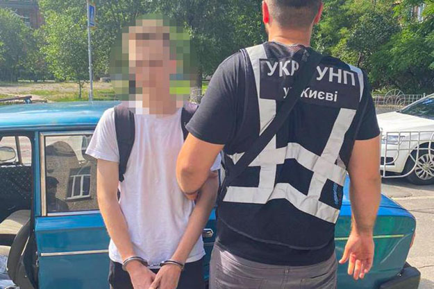 В Киеве на территории школы продавали наркотические вещества: экстази и каннабис