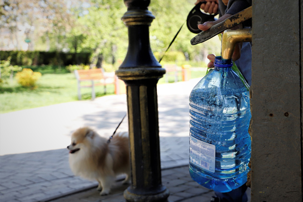Киевляне стали больше пользоваться бюветными комплексами. С февраля потребление бюветной воды выросло более чем вдвое