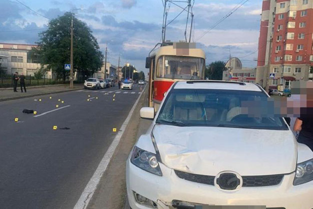 У Дарніцькому районі нетверезий водій збив жінку-пішохода. Постраждала померла на місці пригоди