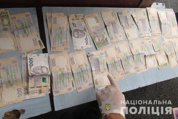 В Киеве мошенник обманул пенсионерку на 70 000 гривен. Правоохранители оперативно задержали злоумышленника