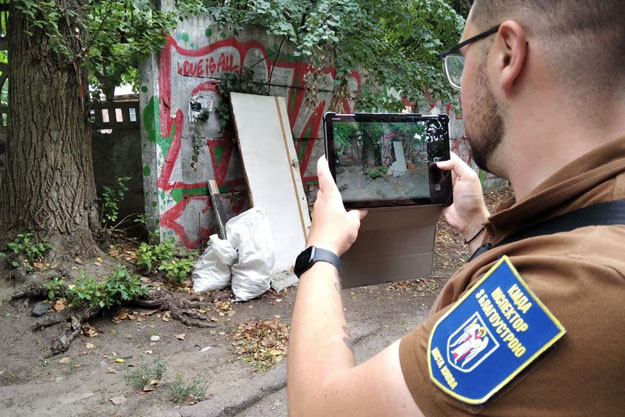 В Киеве в течение июля инспекторы обнаружили почти три тысячи нарушений правил благоустройства города