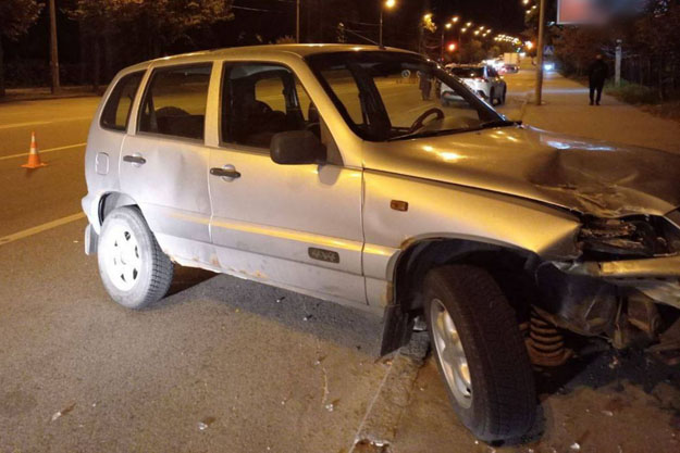 В Киеве мужчина угнал автомобиль и совершил ДТП