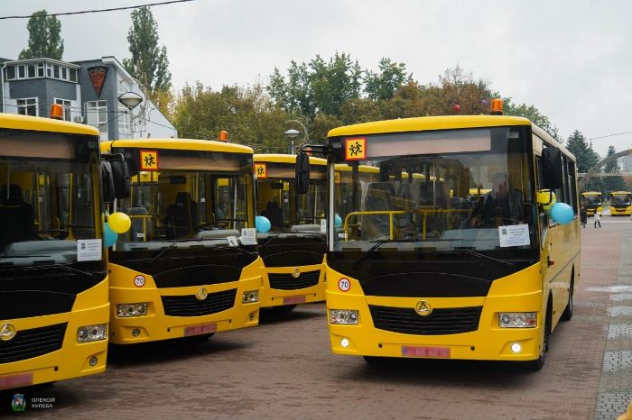 Киевская область получила новые школьные автобусы