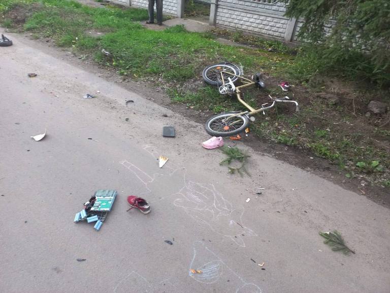 Под Киевом водитель насмерть сбил двух детей (фото)