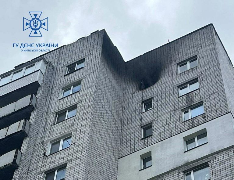 В Киевской области из горящего дома эвакуировали 10 человек