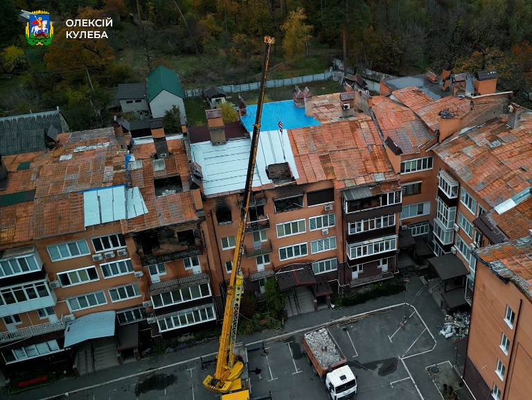 В Киевской области восстанавливают дом, разрушенный российским снарядом