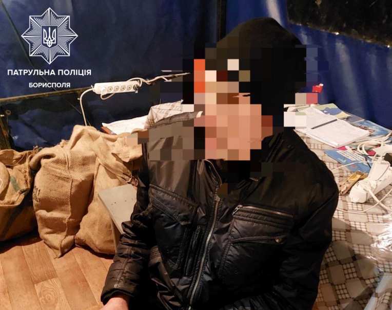 В Борисполе патрульные помогли вернуться домой мужчине с расстройством памяти