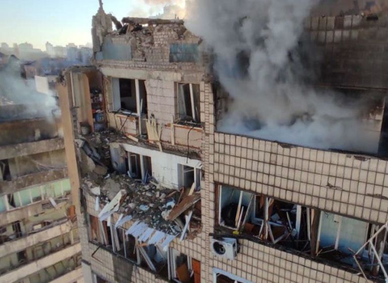 Кличко показав, як відновлюють пошкоджені обстрілами висотки у Києві