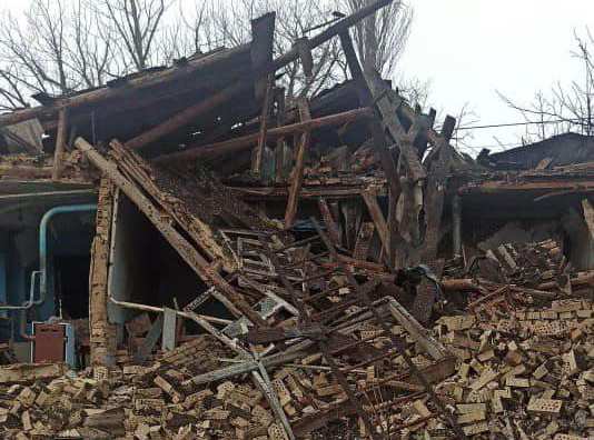 Последствия обстрелов Киевской области: повреждены дома и машины, есть пострадавшие