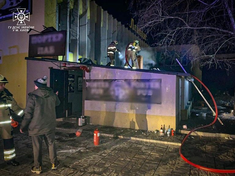 На Борщаговке в Киеве загорелся паб