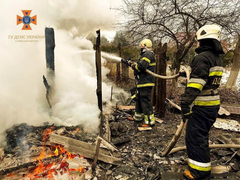 На предприятии под Киевом вспыхнул пожар