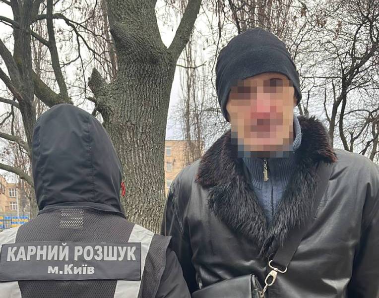 У Київському автобусі кишеньковий злодій обікрав пасажирку