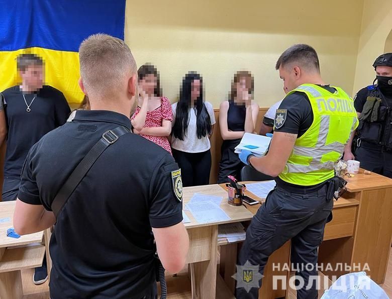 Собирали на помощь детям и ВСУ: в Киеве разоблачили лже-волонтеров