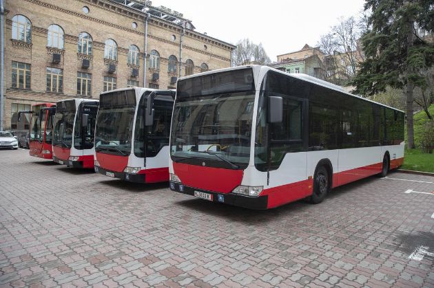 Киев получил четыре автобуса Mercedes: фото