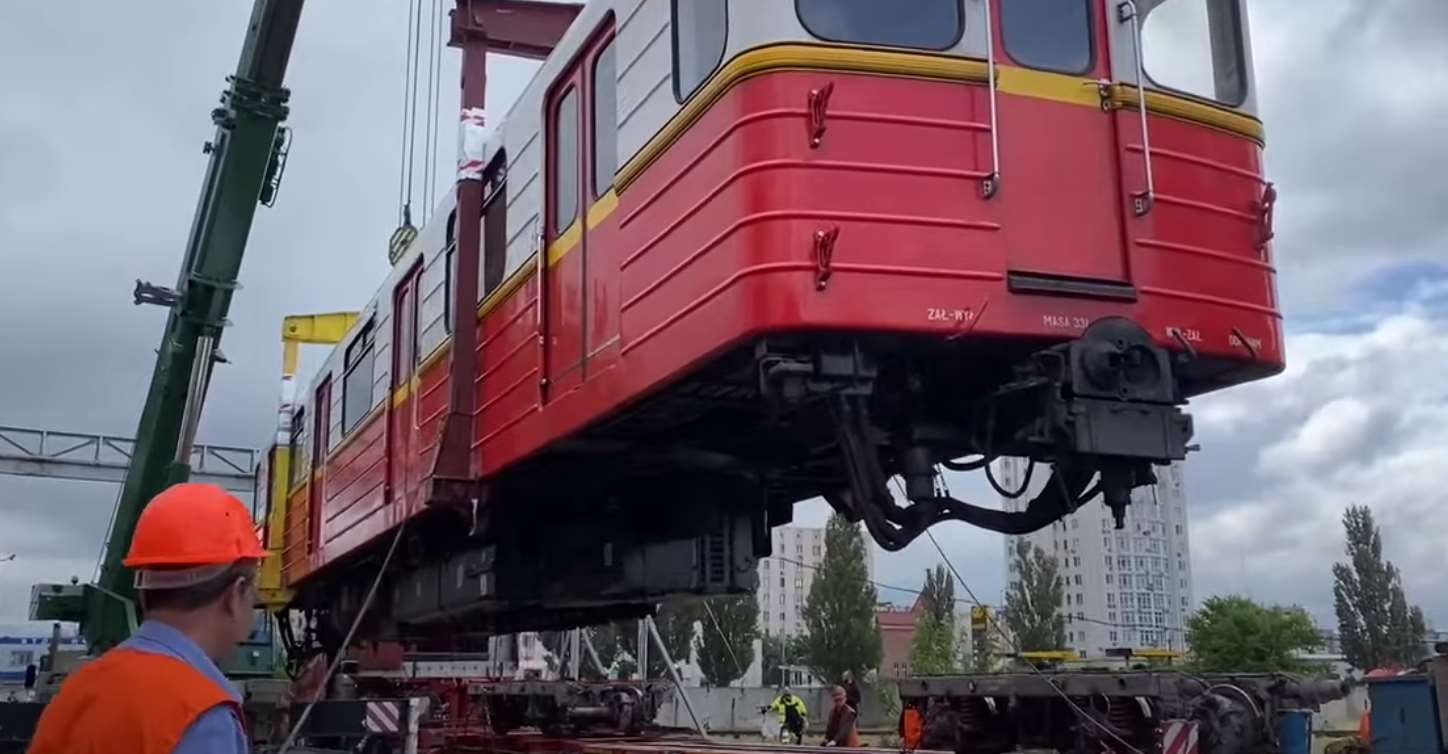 Киевский метрополитен получил еще шесть вагонов из Польши