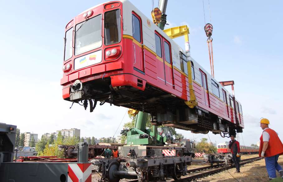 Киевский метрополитен продолжает получать варшавские вагоны