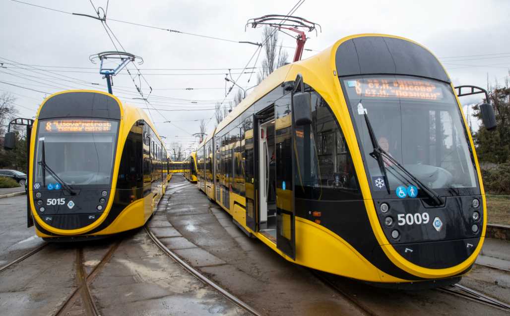 На маршрут на лівому березі столиці вийшли нові сучасні трамваї вітчизняного виробництва