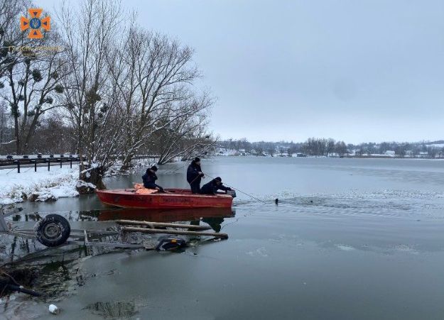В Киевской области охранник пруда погиб, провалившись под лед
