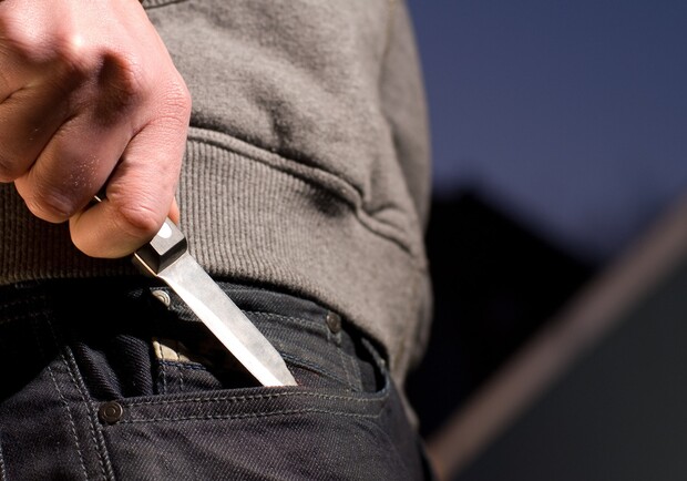В Киевской области мужчину несколько раз ударили ножом из-за пропавшего телефона
