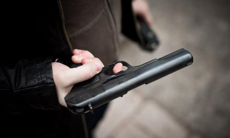 В Киеве СБУ накрыли группу торговцев оружием, вывезенным из АТО