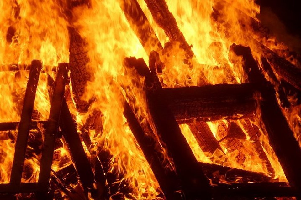 В Киевской области загорелся частный дом, в огне погиб мужчина