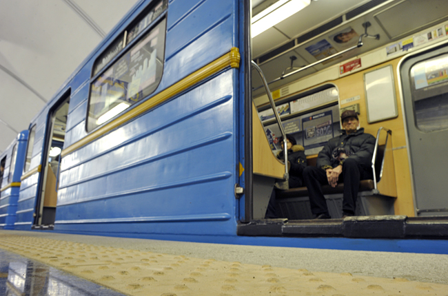 Кличко призвал горожан не кататься без нужды в метро