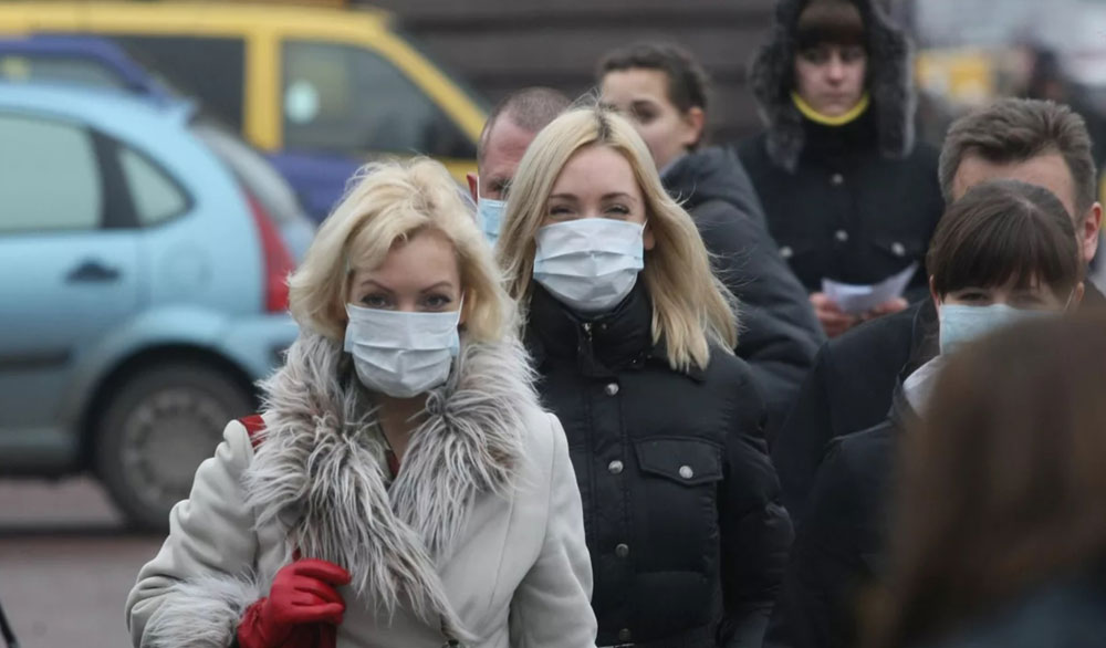 Коронавірус повертається: киян закликають знову носити маски
