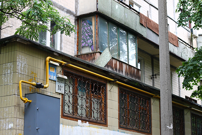 В Киеве падают плиты с многоэтажек