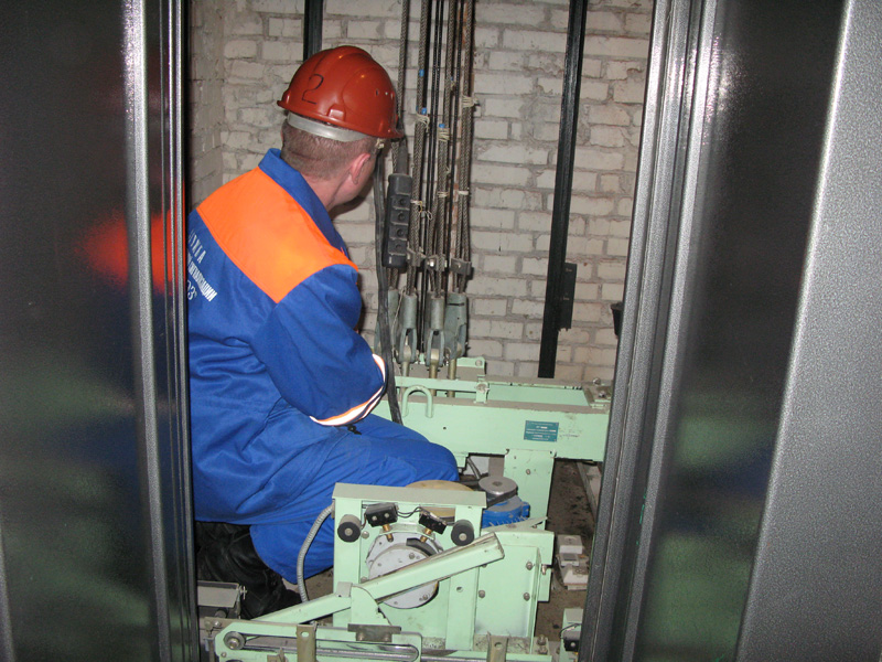 Более 600 лифтов на Оболони требуют замены