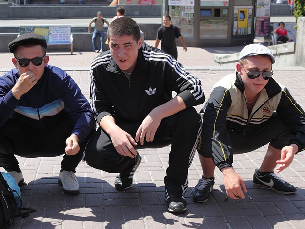 Киевские гопники ограбили подростков