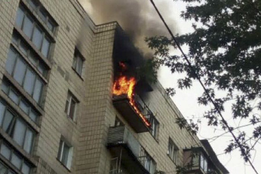 На Русановке сумасшедший сжег квартиру (видео, фото)