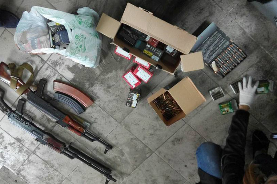 У киевлянина отобрали калаши и пулеметы (фото)
