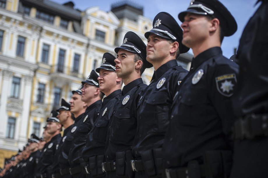Киевляне временно заменили полицейских