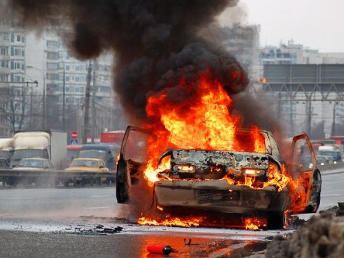 По Киеву разъезжают поджигатели машин (фото)