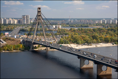 Киевляне просят переименовать мост